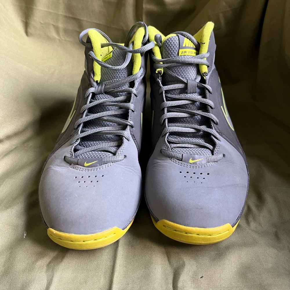 Nike Men's Athletic Shoes in Gray and Yellow